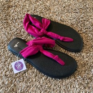 Size 8 Sanuk yoga mat sandals NWT